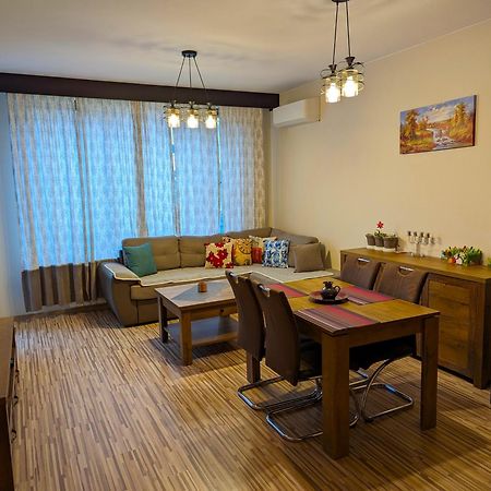 Business And Leisure Apartments In Mladost 2 With Free Garage Sofia Exterior photo